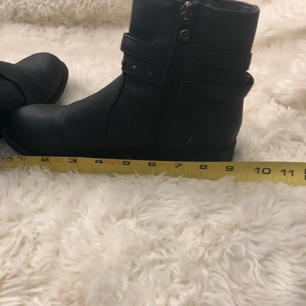𝅺michael Kors buckle bootie